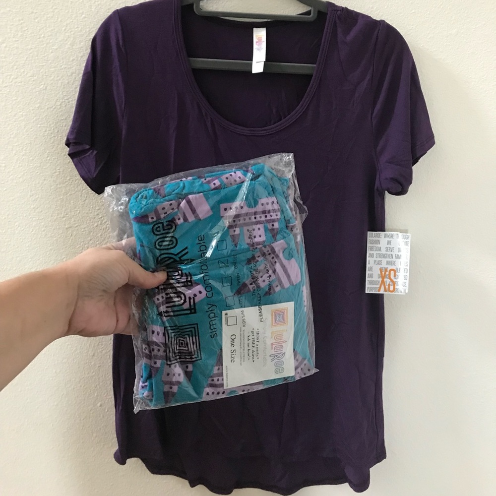 LuLaRoe classic tee and is leggings